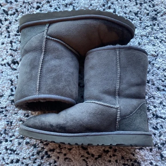 Women’s classic Short Gray UGG - Picture 7 of 10